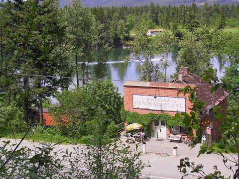 HI-Shuswap Lake, Squilax General Store and Hostel